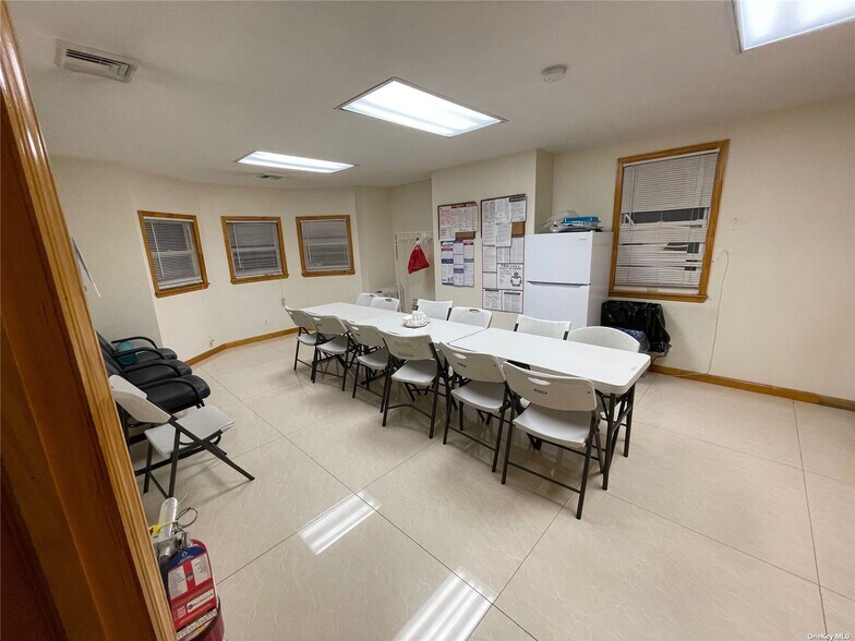 More Photos Of 11614 Myrtle Ave, Richmond Hill Medical For Sale