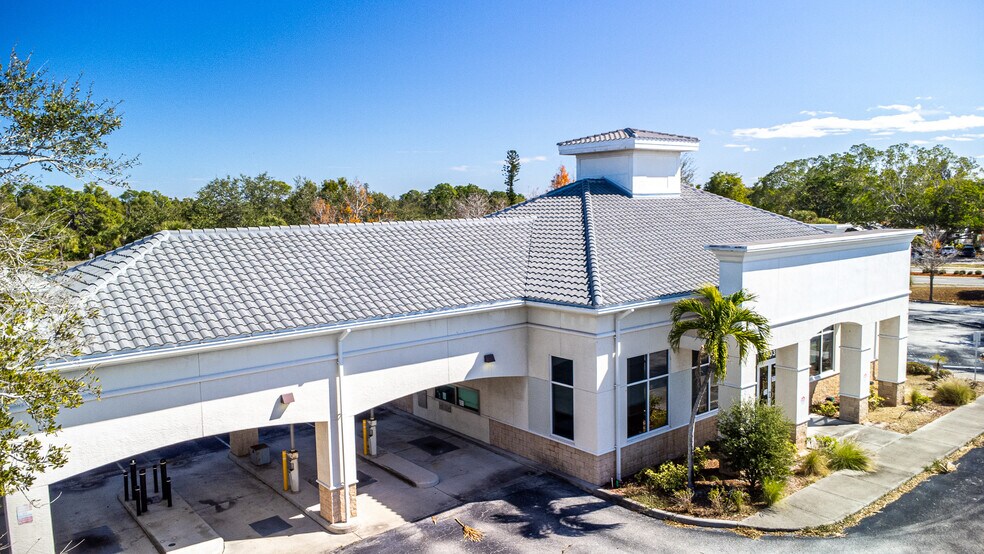 More Photos Of 18031 S Tamiami Trl, Fort Myers Bank For Lease