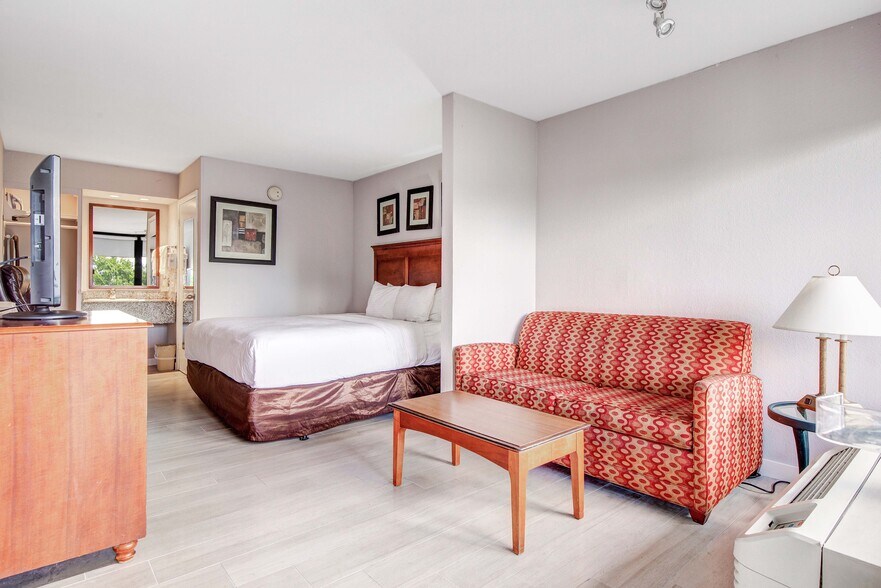 More Photos Of 2520 Stirling Rd, Hollywood Hotel For Sale