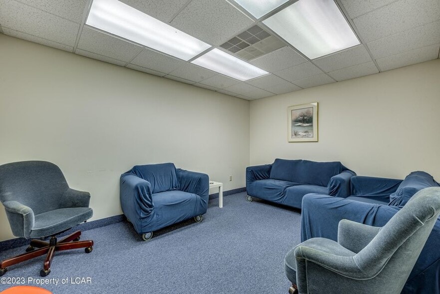 More Photos Of 104 Woodward Hill Rd, Edwardsville Office For Sale