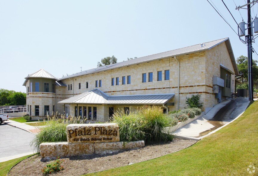 More Photos Of 415 S School St, Boerne Office For Lease
