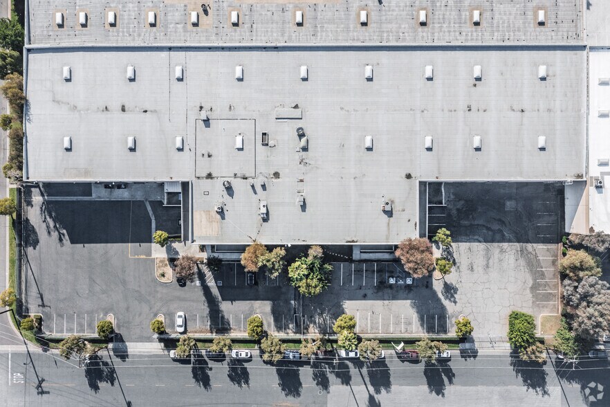 More Photos Of 5960 Corvette St, Commerce Warehouse For Lease