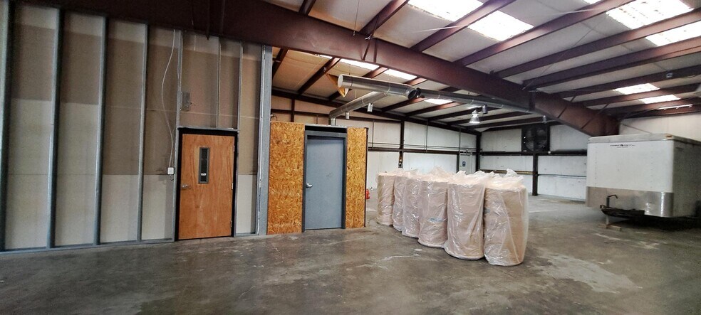 More Photos Of 7400 W Whitepine W, Richmond Warehouse For Lease