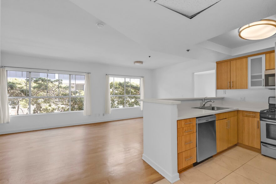 More Photos Of 939 Palm Ave, West Hollywood Apartments For Sale