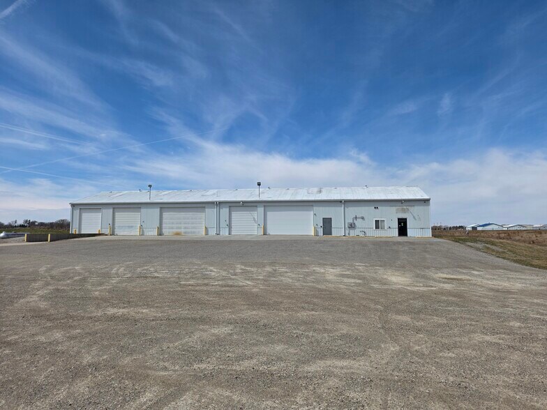Primary Photo Of 5205 Hwy 18, Clear Lake Flex For Lease