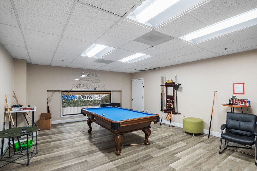 More Photos Of 894 Faulstich Ct, San Jose Warehouse For Sale