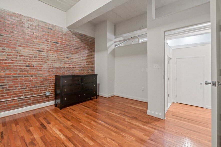 More Photos Of 311-313 W Baltimore St, Baltimore Apartments For Sale