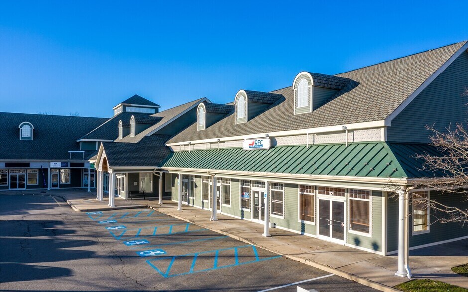 More Photos Of 942 Route 376, Wappingers Falls Unknown For Lease