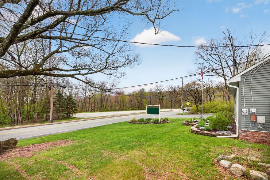 More Photos Of 187 Breakneck Rd, Highland Lakes Storefront Retail Residential For Sale