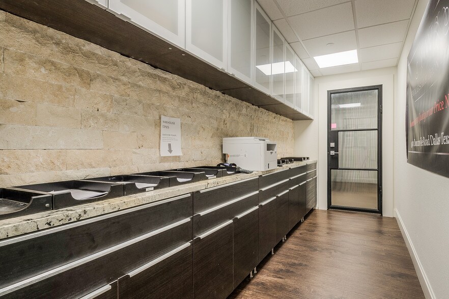 More Photos Of 4510 Duncanville Rd, Dallas Distribution For Sale