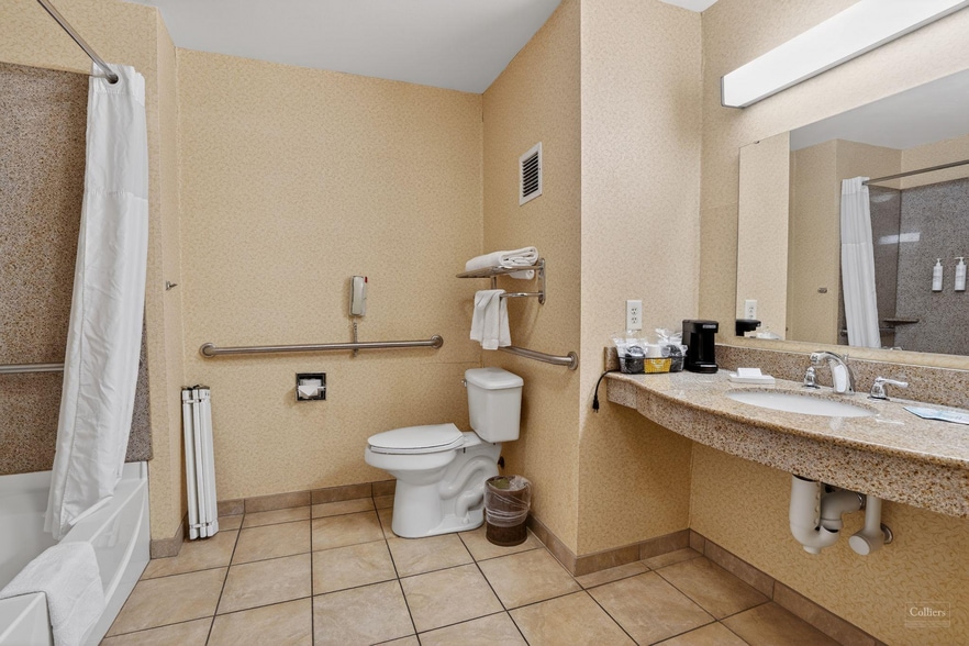 More Photos Of 202 Fairview Dr, Monaca Hotel For Sale