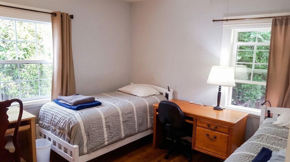 More Photos Of 2633 Regent St, Berkeley Dormitory For Sale