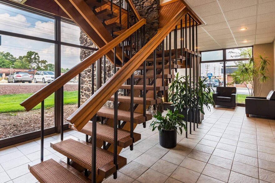 More Photos Of 9920 Watson Rd, Crestwood Office For Lease