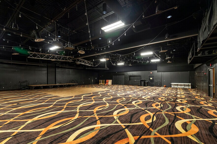 More Photos Of 2400 10th St SW, Minot Hotel For Sale