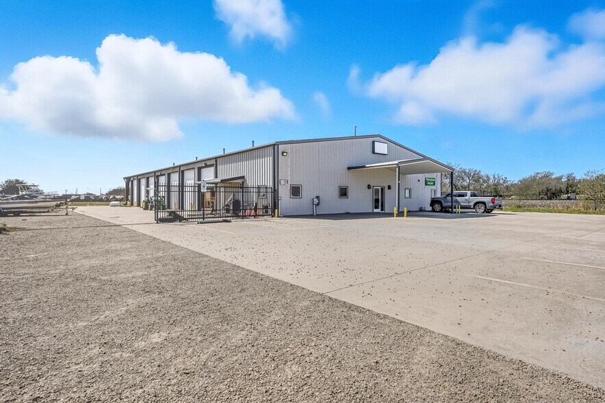 More Photos Of 180 E Chapman Dr, Sanger Warehouse For Sale