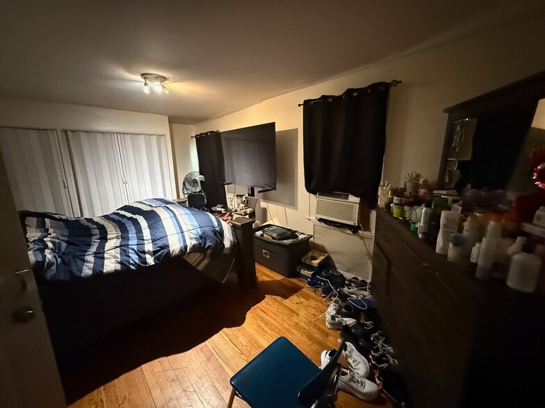 More Photos Of 11715 200th St, Saint Albans Multifamily For Sale