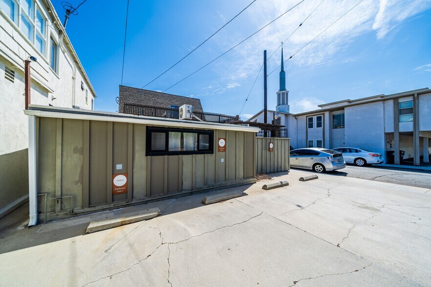 More Photos Of 5870 E Naples Plz, Long Beach Storefront For Lease