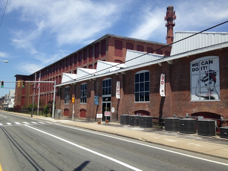 More Photos Of 426 Metacom Ave, Warren Manufacturing For Lease