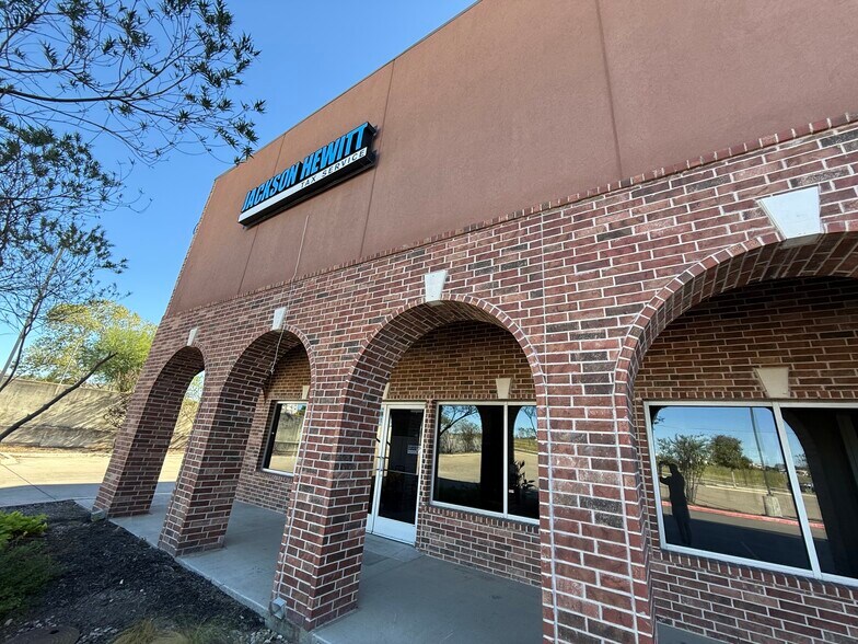 More Photos Of 1101 Bunton Creek Rd, Kyle Storefront Retail Office For Lease