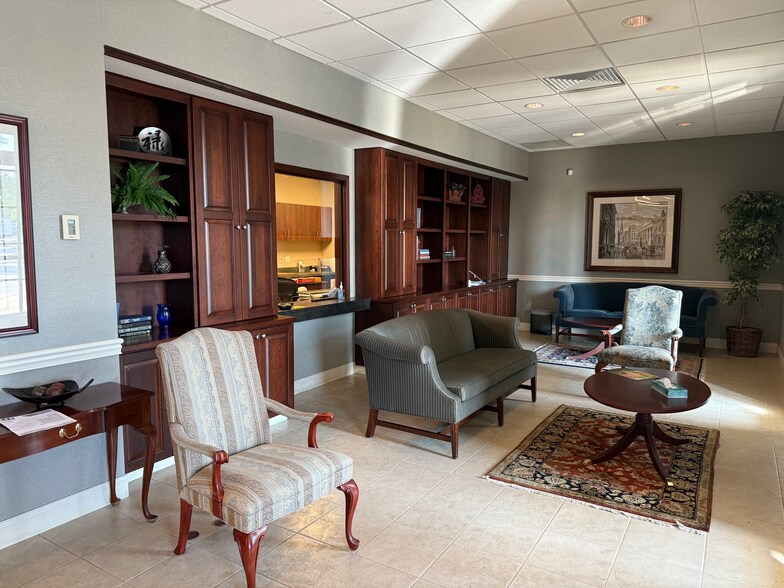 More Photos Of 6702 Pointe Inverness Way, Fort Wayne Office For Sale