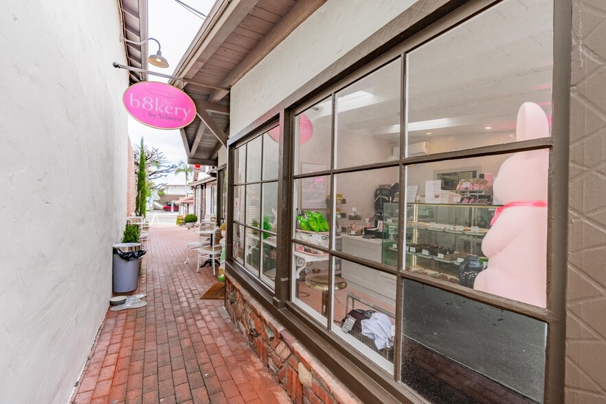 More Photos Of 1400 Glenneyre St, Laguna Beach Storefront Retail Office For Sale