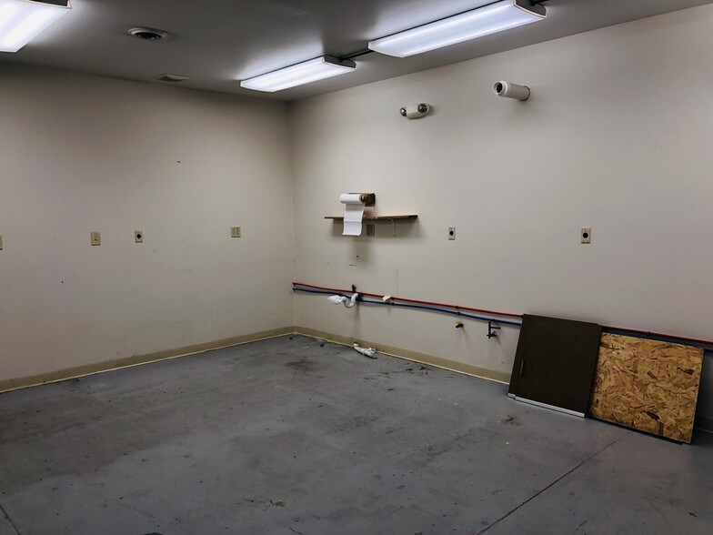 More Photos Of 120-122 W Broadway St, New Lexington Office For Lease