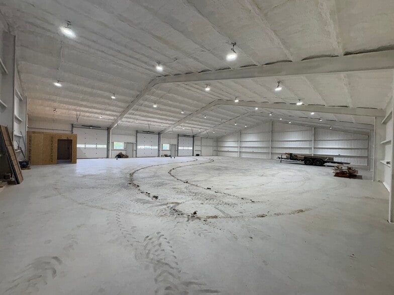 More Photos Of 130 Mission Dr, Sherman Warehouse For Lease