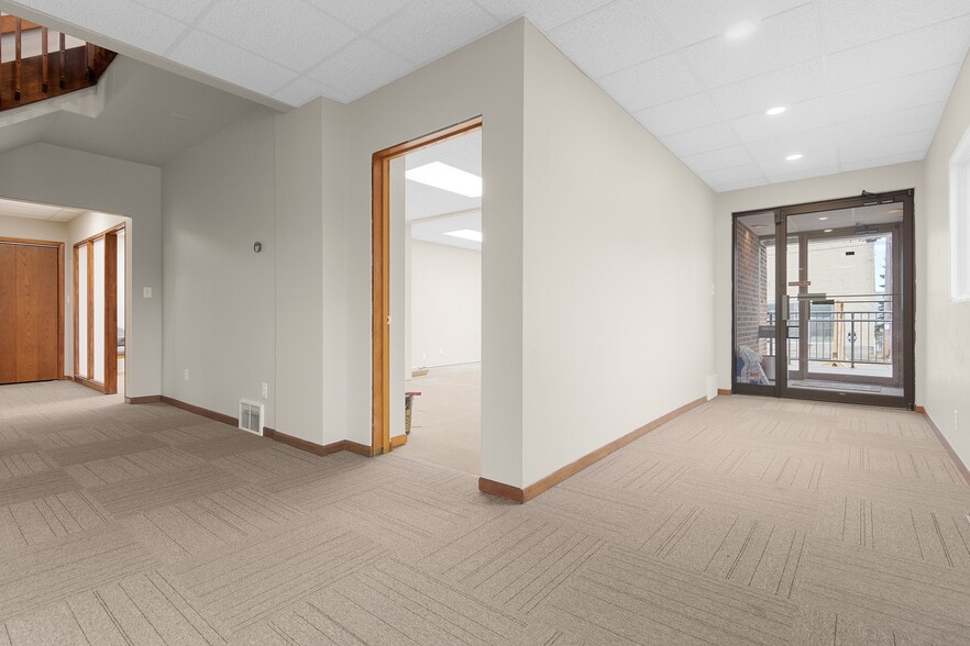 More Photos Of 621 W Lawrence St, Appleton Office For Lease