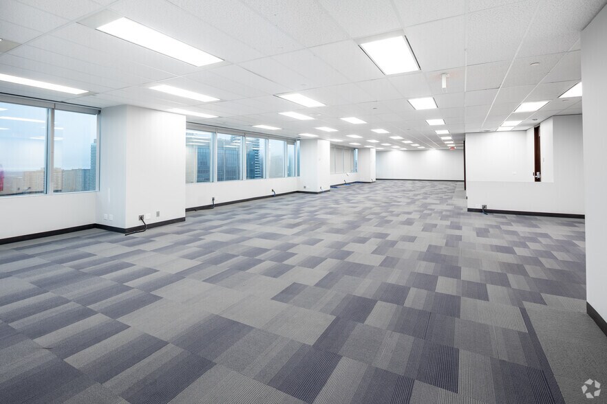 More Photos Of 1 Robert Speck Pky, Mississauga Unknown For Sale