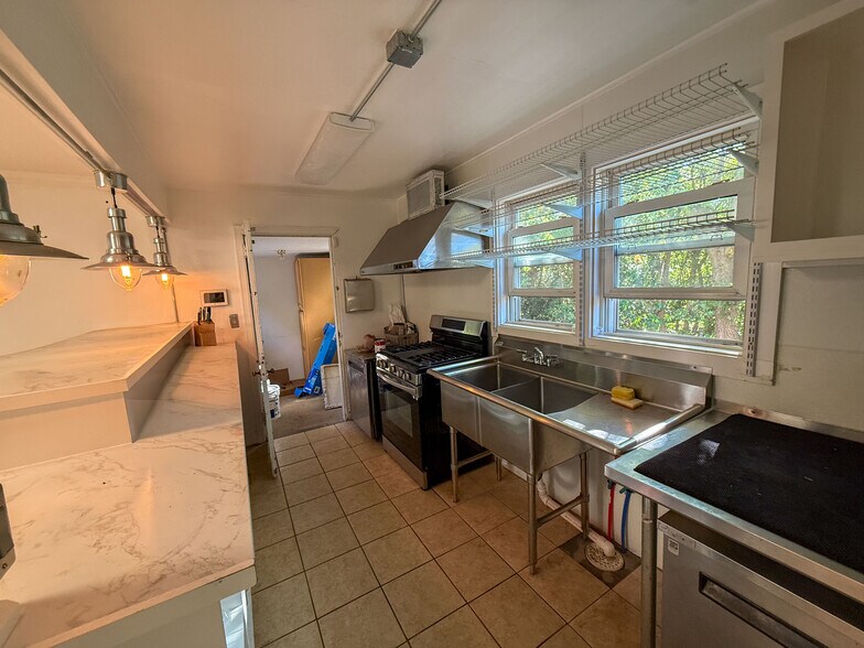 More Photos Of 2808 The Plaza, Charlotte Office Residential For Lease