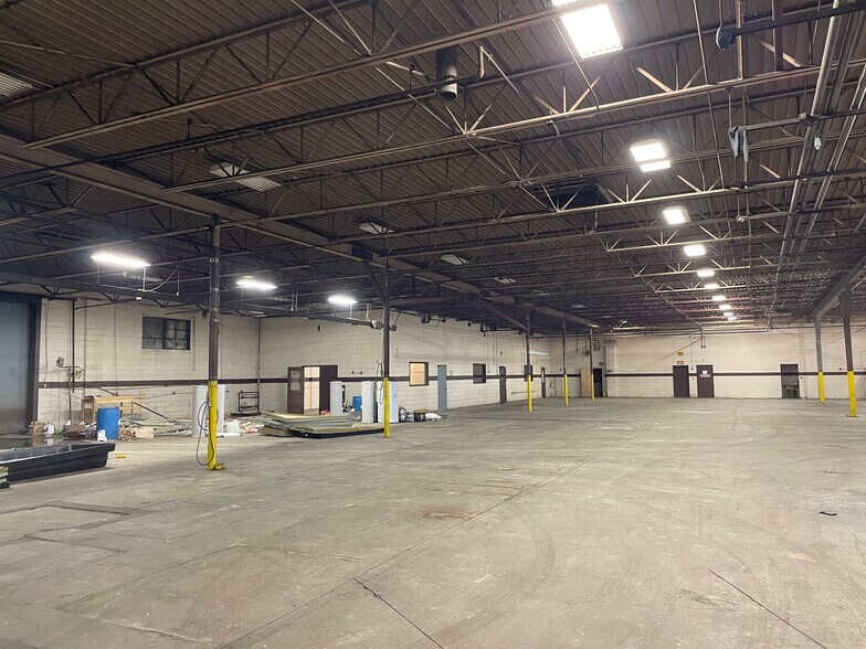 More Photos Of 28530 Reynolds St, Inkster Manufacturing For Lease