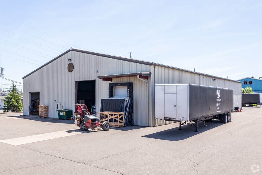 More Photos Of 1019 N Vine St, Berwick Warehouse For Lease