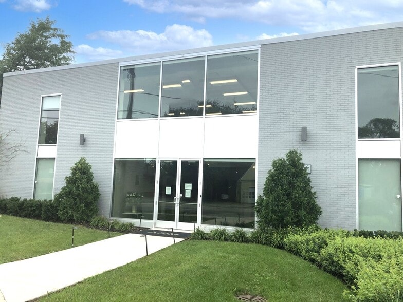 Primary Photo Of 721 Dundee Ave, Elgin Office For Lease