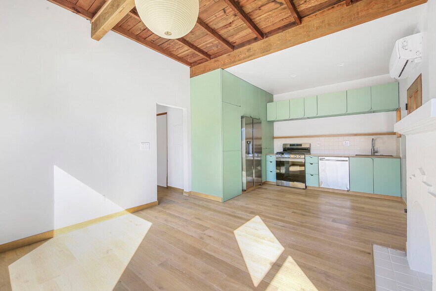 More Photos Of 3361 Hamilton Way, Los Angeles Apartments For Sale