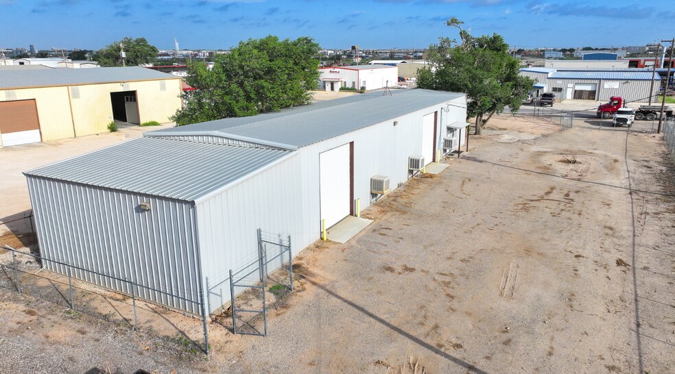 More Photos Of 12107 W County Road 129, Odessa Warehouse For Lease