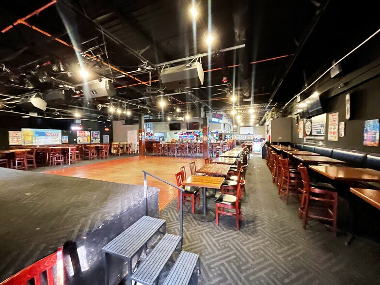 More Photos Of 14306-14342 U St, Omaha Freestanding For Sale