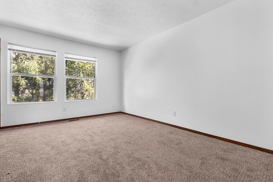 More Photos Of 652 Northgate Cir, Rochester Multifamily For Sale