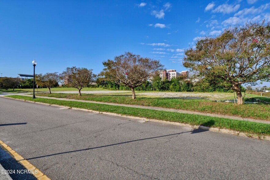 More Photos Of 615 N Front St, Wilmington Storefront Retail Office For Sale