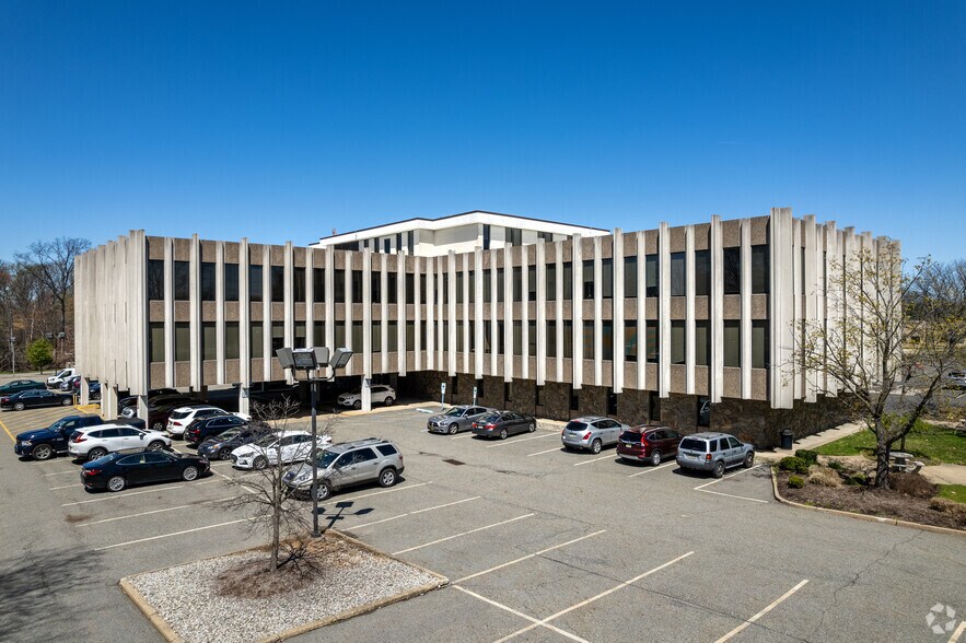 More Photos Of 20 Commerce Dr, Cranford Unknown For Lease