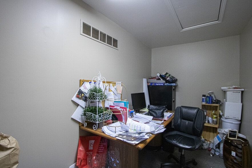 More Photos Of 104 Macomb Pl, Mount Clemens Restaurant For Sale