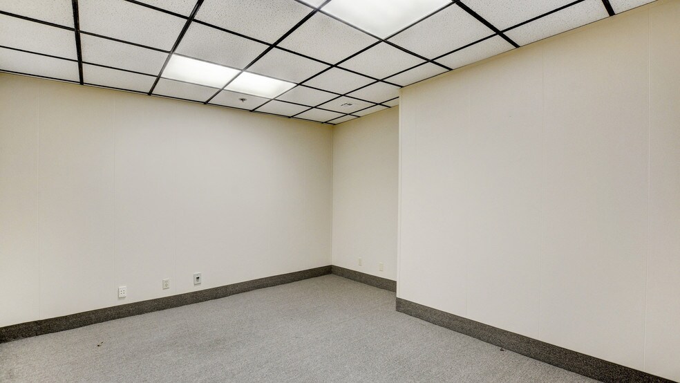 More Photos Of 4045 Spencer St, Las Vegas Office For Lease