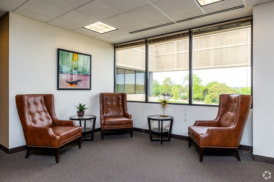 More Photos Of 800 E 101st Ter, Kansas City Coworking Space