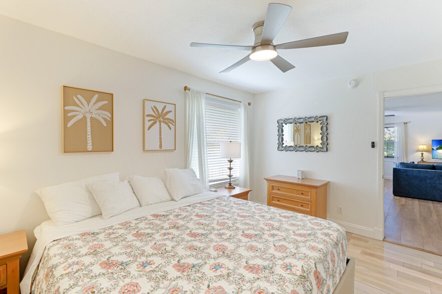 More Photos Of 6905 Point of Rocks Rd, Sarasota Hotel For Sale