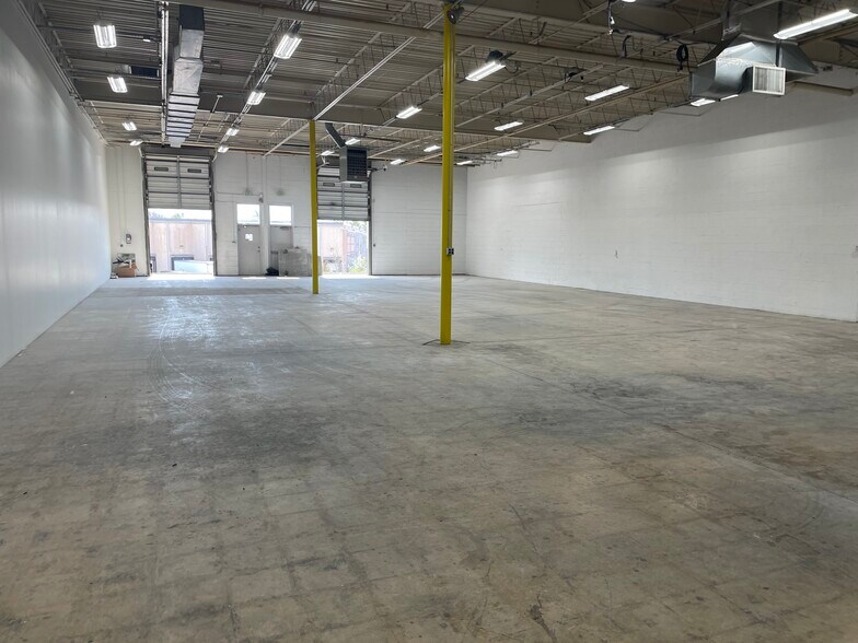 More Photos Of 7120-7132 Ambassador Rd, Windsor Mill Light Manufacturing For Lease