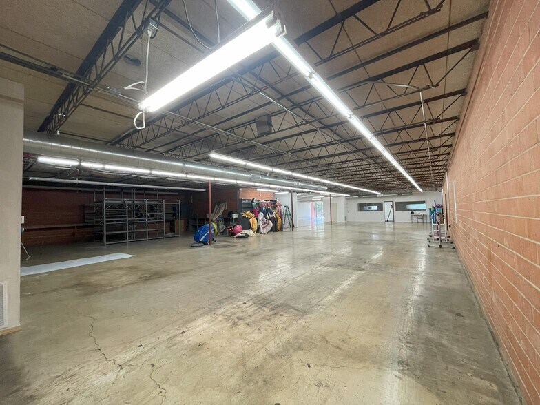 More Photos Of 1202 N Flores St, San Antonio Loft Creative Space For Sale