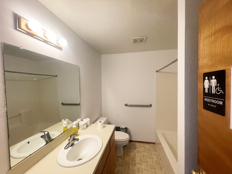 More Photos Of 3692 Hickory Ave, Eugene Assisted Living For Sale