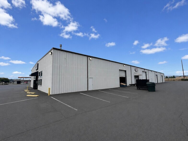 More Photos Of 902 Industrial Way, Longview Warehouse For Sale
