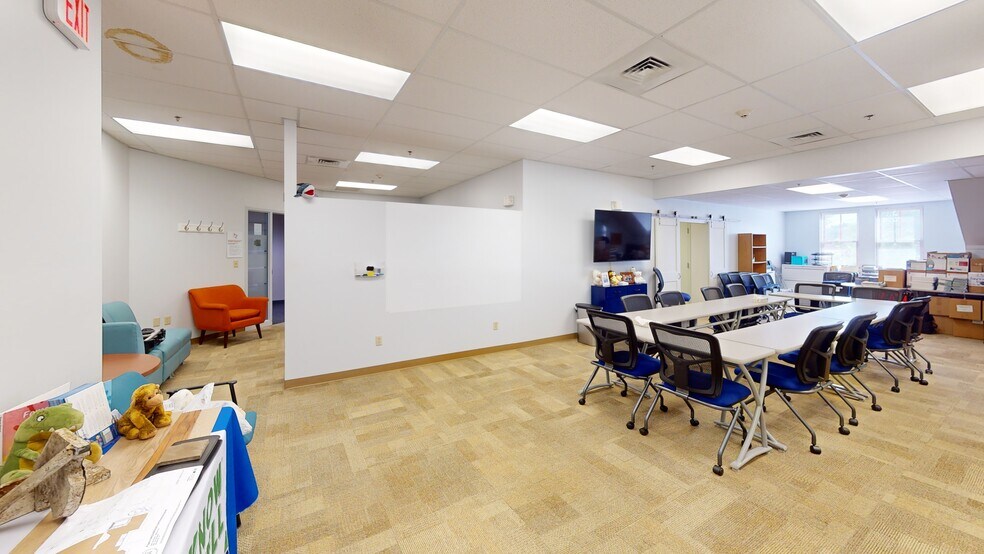 More Photos Of 72 S River Rd, Bedford Medical For Lease