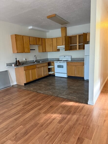 More Photos Of 1032 N Killingsworth St, Portland Storefront Retail Residential For Sale