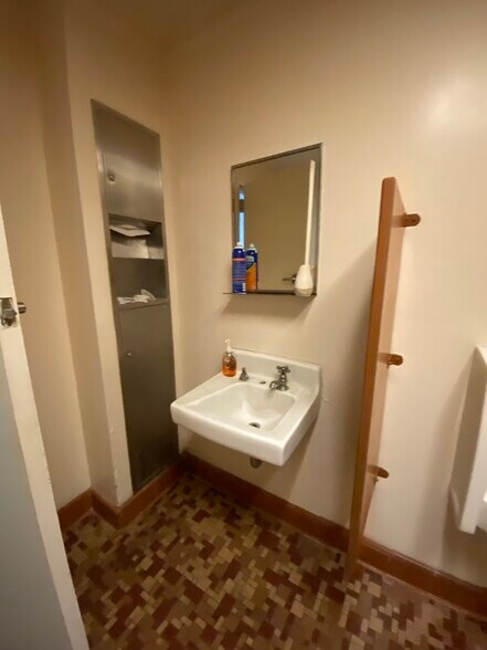 More Photos Of 180 Kinoole St, Hilo Medical For Sale